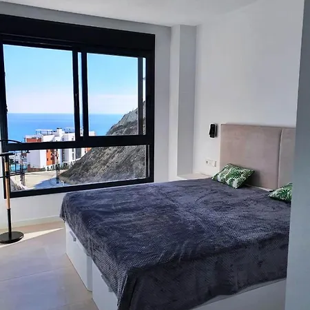 Middel Views